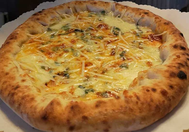 Pizza 4 Formaggi - Ivan Italian Chef
